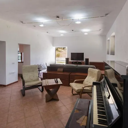Tatil Evi Stunning In Marittimo With Wifi